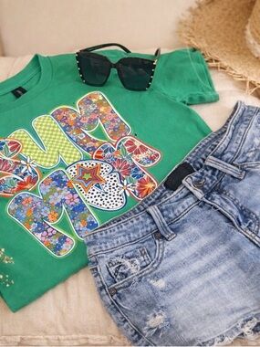 Small Gildan Green Short-Sleeve Tee with Colorful Floral Graphic